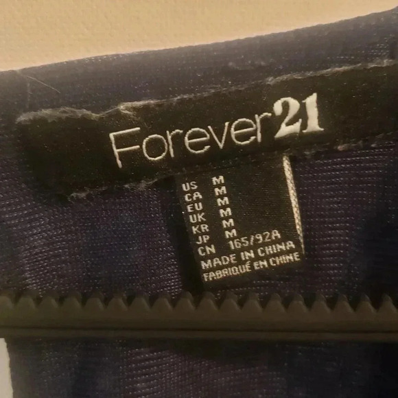 Forever‎ 21 Blue Print Top - Picture 3 of 5